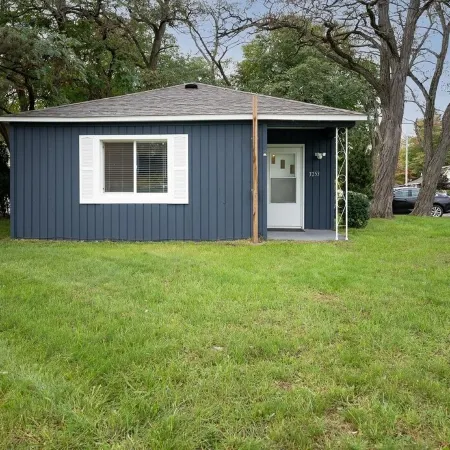 Betz Bungalow - Norton Shores