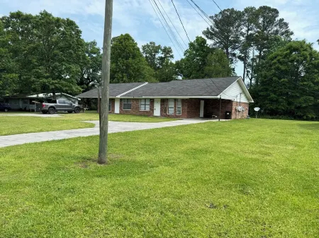 Cheerful 2 Bedroom  2 Bath Duplex in West Rome GA Отели в г. Флойд