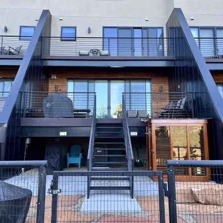 New 4Bd, 4BA, Sleeps 13, Close to Ski Lifts, Sauna, Mtn Views