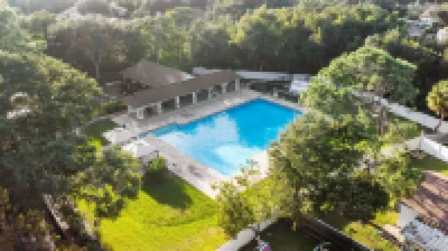 Serene 4BR Lakeside Retreat - Fire Pit & Comm Pool