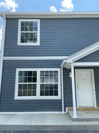 Townhome near Cheat Lake. Minutes to I-68 & approx 6 miles to WVU Stadium Отели в г. Чеэт Лейк