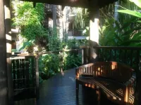 Zen @ Hibiscus ~ Stroll To Town, Beach & Marina!