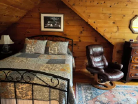 Stunning Lakefront Escape! Book Your Dream Getaway!