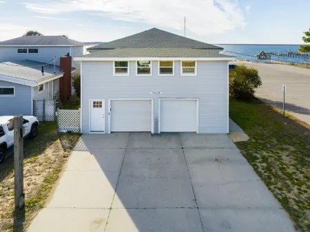 5 Star Soundfront Escape with Relaxing Hot Tub Отели рядом с достопримечательностью «Райт Бразерс Нешнел Мемориал»