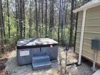 Couples Retreat with hot tub (cabin2)