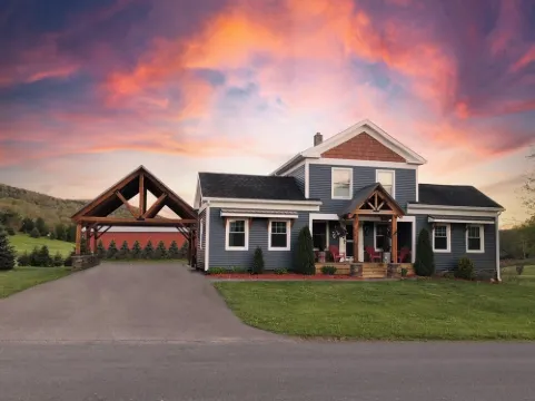 Beautiful 4BR/3.5BA Farmhouse w/ Heated Pool, Game Rm - 3 Miles to Dreams Park!