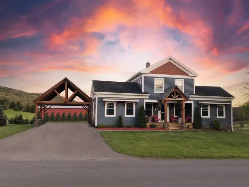 Beautiful 4BR/3.5BA Farmhouse w/ Heated Pool, Game Rm - 3 Miles to Dreams Park!