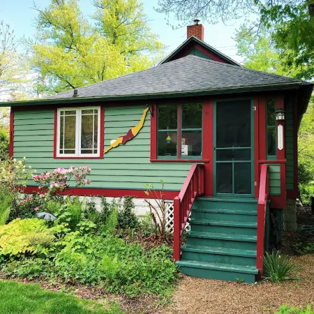 Lakeside Grove Cottage -  Perfect Lakeside Village/Beach Location