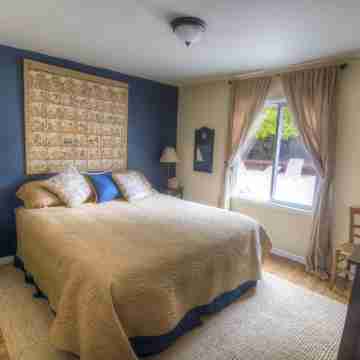 Elegance & Serenity and A Short Walk To Town Rooms