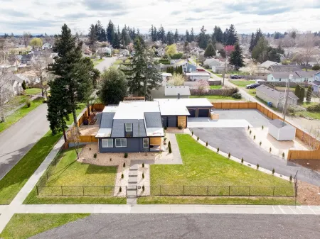Welcome to the Safehouse! Modern remodeled 5 bedroom home in Tacoma duplex!