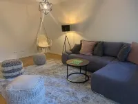 Modern vacation apartment "La Fredo" near Lake Starnberg, 5 minutes' walk to public transport Hotels in Wolfratshausen