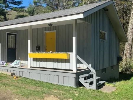 Cozy cabin in the heart of ski country. Отели в г. Фейстон