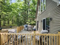 Otsego Lake Oasis! Spacious 3 bd + loft. Sleeps 12. Separate Private Lake Access