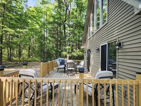 Otsego Lake Oasis! Spacious 3 bd + loft. Sleeps 12. Separate Private Lake Access