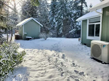 Your Own Peace, Privacy and Seclusion on 5 acres All to Yourself Отели в г. Терстон