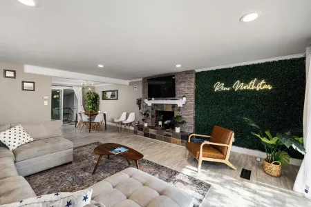 Mtn+City Views 4Br Firepit FamilyRetreat Nearunr Отели рядом с достопримечательностью «Парк Ранчо Сан Рафаел Офф-Лиш Дог»