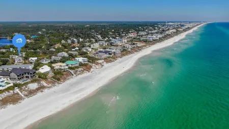 Uncrowded 30A Beach! Hot Tub, Heated Pool + Outdoor TV, Bikes, by Alys +Rosemary
