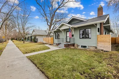 Large North End Boise home on tree-lined street! 보이시 화이트워터 공원 주변 호텔