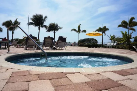 See dolphins from the balcony! Hot tub and pool. Renovated & fully equipped410