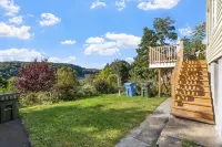 Victorian 4BR/2BA Modern Home Hotels near Otis Library