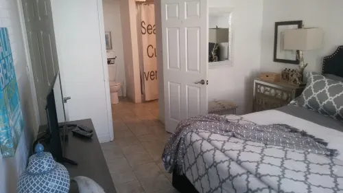 Stunning Luxury "SEA SALT CONDO" mins to Clearwater Beach w/Salt Wtr Pool, Gym