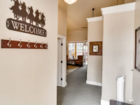 5 Star, 1 Level, Downtown, Quiet, Great View, Walk, Cozy, Pet Friendly, Enjoy! Hotels in Sisters