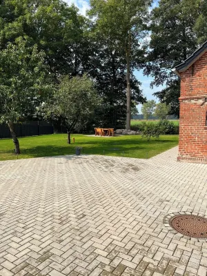 Gemütliche Landhaus-ferienwohnung mit Direktem Wasserzugang in Groß Leppin Hotels in der Nähe von Schloss Sigrön