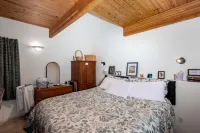 Heated Indoor Pool & Court on Crooked Lake