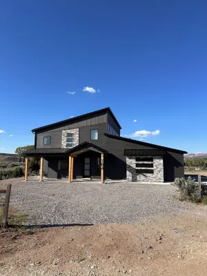 The Meadow - Scenic US-89, Zion & Bryce Canyon, Hot Tub, Starry Nights, Views