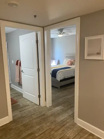 Brand new 3 bedroom condo on the beach Отели рядом с достопримечательностью «Парк Ван Авеню»