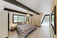 Modern Gambrel Cabin Near Ski Resorts - Chalets