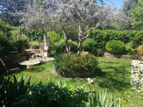 Charmant Gîte en Luberon Hotels in Menerbes