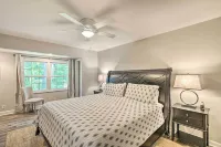 Resort Access - Lake - Pools -Pickleball - Gym. Spacious Townhome for Groups