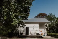 Countryside Retreat with Cosy Fireside Bath