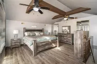 Retreat Home, Swimming Pool, jacuzzi, sauna, Game room, Basketball Court .