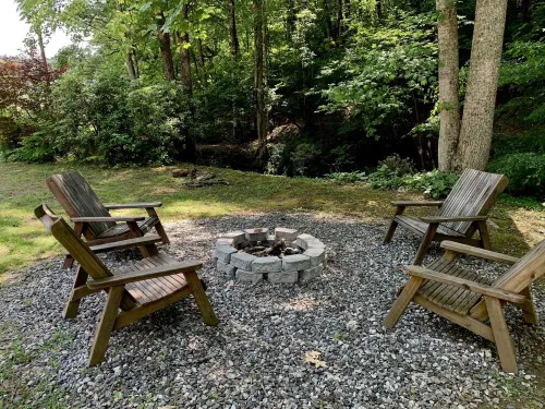 Woodside Nook Cabin at the BHR Farm Village: Perfect Hiking Get-a-Way