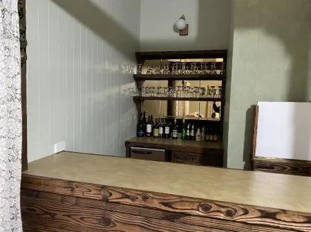 Country lifestyle on acres 4 minute drive from the Main Street