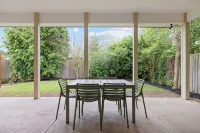 Close to beach, quiet neigbourhood. close to town shops & restaurants