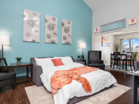 ⭐️ Luxe Paradise ⭐️  3 King Beds ✅  Fast Wifi ✅  Free Parking Hotels in Raymore