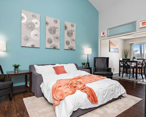 ⭐️ Luxe Paradise ⭐️  3 King Beds ✅  Fast Wifi ✅  Free Parking Hotels in Raymore