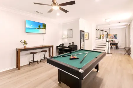 Kid-Friendly Backyard, Pool & Game Room – Ideal for Families & Lg Grp - Slps 15
