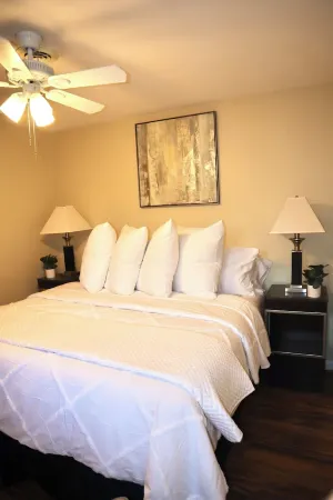 Mediterranean riverfront WiFi, AC in downtown DAYTON & 3 min to UD AMAZING ❤️