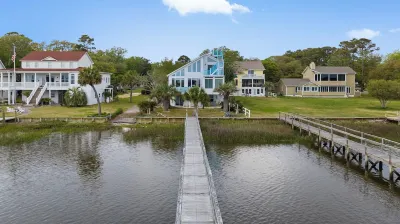 Waterway Escape located on the Intracoastal Waterway. Boating, fishing, Golfing. Hotels near Intracoastal Waterway