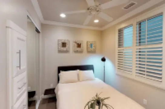 ON THE SAND! Beachfront Huntington Beach 3bd home! Walk out of house on sand!!