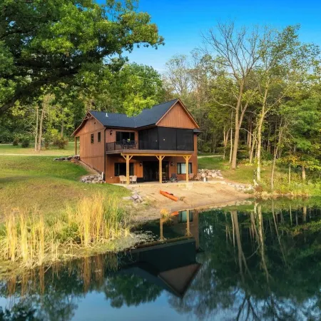 Cedar Cove Cabin, Private Beach near Galena
