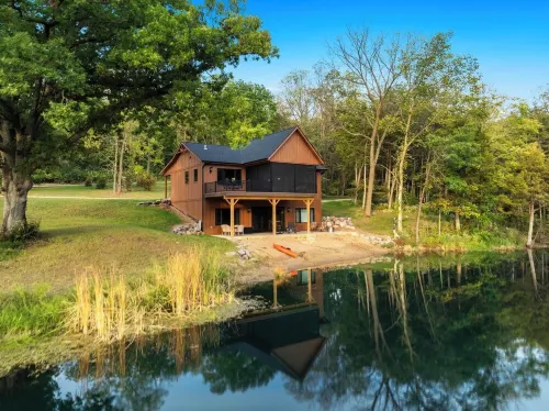 Cedar Cove Cabin, Private Beach near Galena