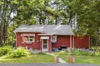 StarryPinesCottage w Cedar Sauna Steps to Trails
