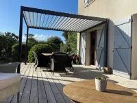 Quiet house with enclosed garden and terrace 5 minutes from the beach! 文蒂塞裡住宿飯店