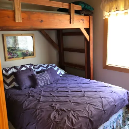 Waterfront Cabin With Sand Beach On Pristine Shell Lake