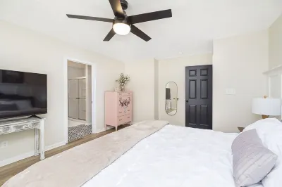 Westfield Home 3 Br + 2.5 BA + Office + Loft + Yard. Hotel in zona D26